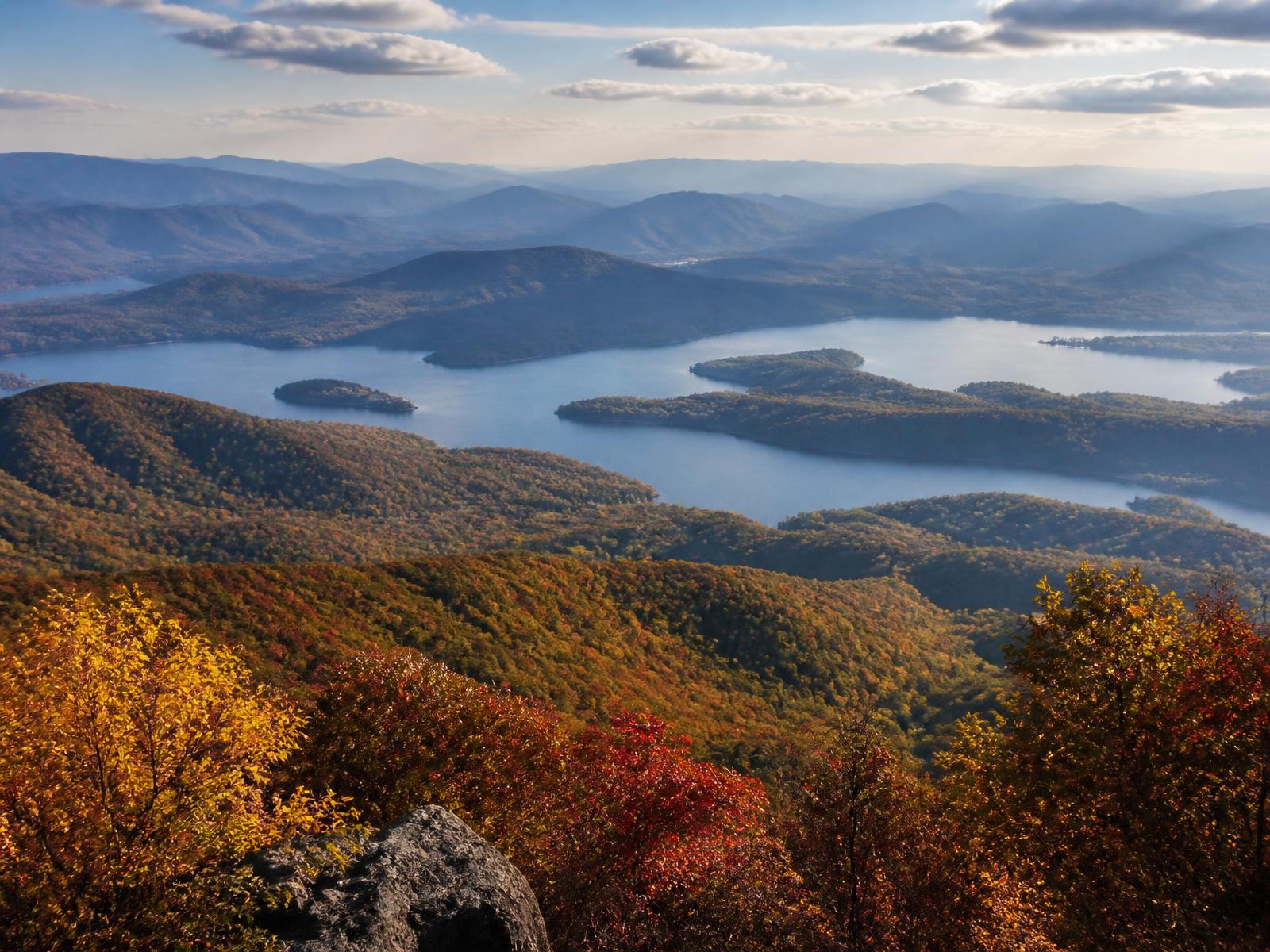 Clinch Mountain ridge overlook, fall color — illustrative scene, not a specific listing.